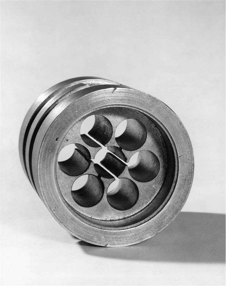 Picture Of Cavity Magnetron 1940